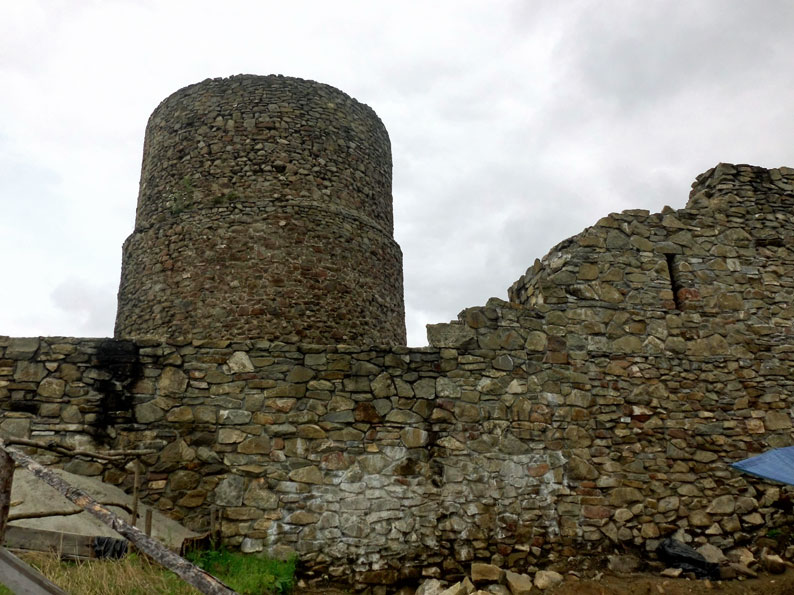 ruiny zamku w rytrze